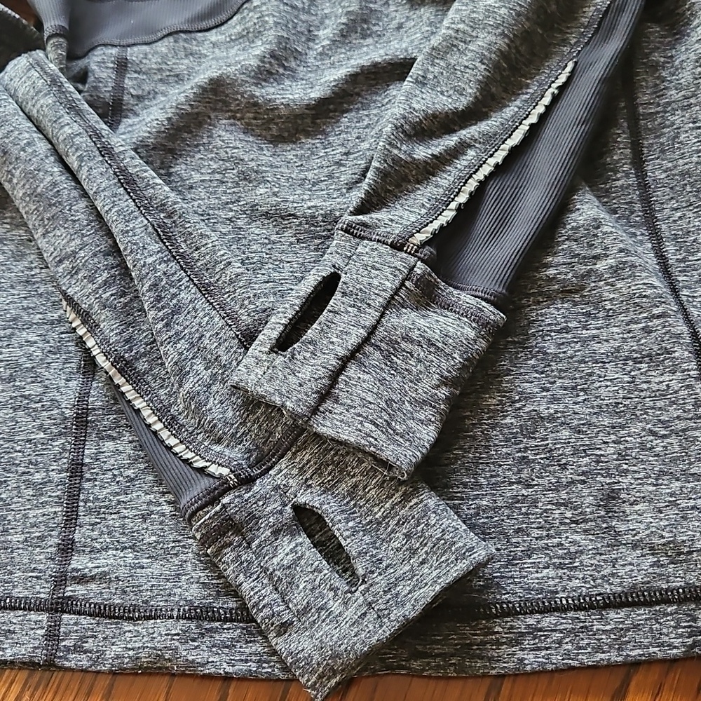 Lululemon Full Tilt Half Zip Pullover Size 8 - Picture 11 of 16